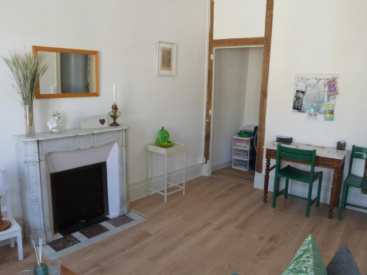 Le Compostelle Appartement Issoudun Buitenkant foto